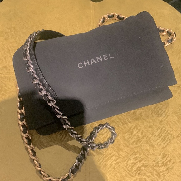 CHANEL - TWEED 19 FLAP BAG - smallest size - Picture 10 of 11